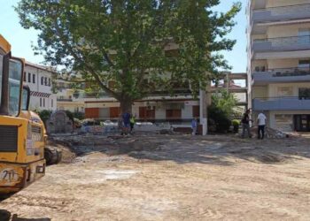 Κοζάνη: Οστά και κεραμικά αγγεία βρέθηκαν στην πλατεία Αλώνια– STOP στις εργασίες ανάπλασης – Θα γίνει αρχαιολογική ανασκαφή