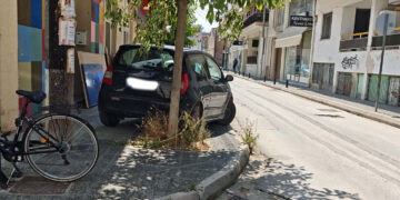 Παρκάρισμα για …όσκαρ στο κέντρο της Πτολεμαΐδας! (φωτογραφίες)