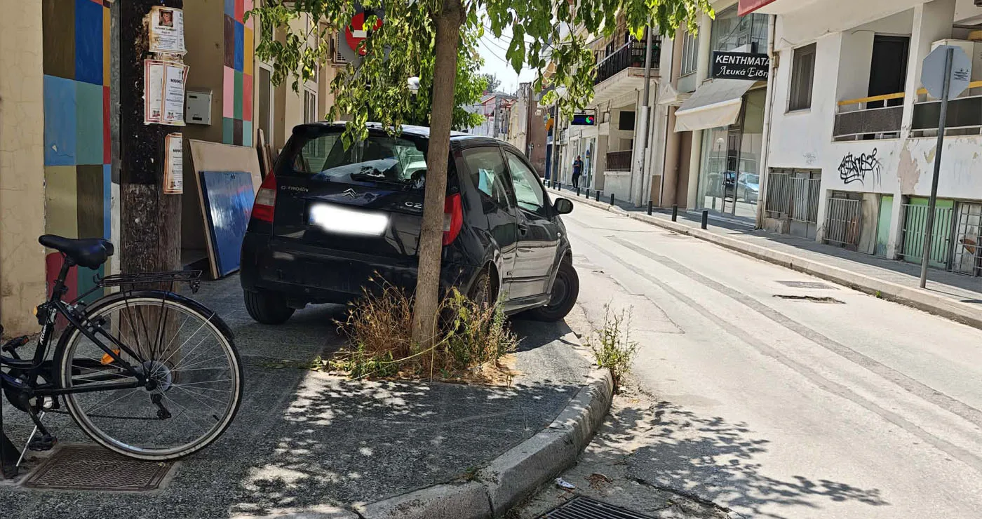 Παρκάρισμα για …όσκαρ στο κέντρο της Πτολεμαΐδας! (φωτογραφίες)