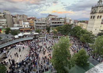 Σε εξέλιξη το συλλαλητήριο στην Κοζάνη- Οι πρώτες εικόνες