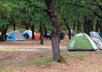 Πέτυχε και στο camping το Strana Fest: Σκηνές, παρέες και φεστιβαλική ζωή στο Φράγμα Περδίκκα