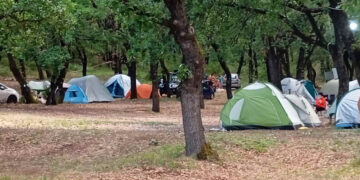 Πέτυχε και στο camping το Strana Fest: Σκηνές, παρέες και φεστιβαλική ζωή στο Φράγμα Περδίκκα