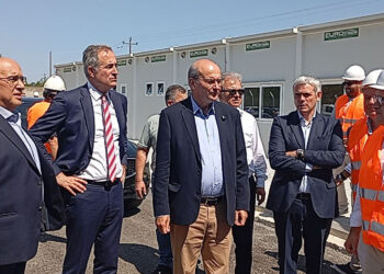 Χατζηδάκης: Ξενάγηση στον Κόμβο Υδρογόνου του ΕΚΕΤΑ στην Πτολεμαΐδα – Από τον Ιανουάριο του ’27 η παραγωγή υδρογόνου