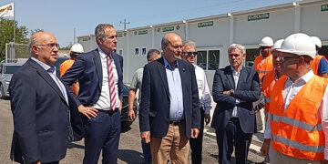 Χατζηδάκης: Ξενάγηση στον Κόμβο Υδρογόνου του ΕΚΕΤΑ στην Πτολεμαΐδα – Από τον Ιανουάριο του ’27 η παραγωγή υδρογόνου