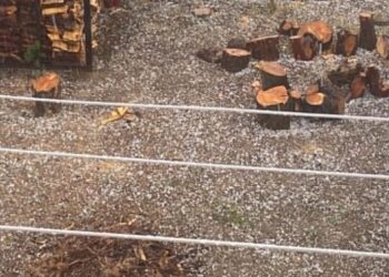 Σφοδρή χαλαζόπτωση στον Κρόκο Κοζάνης (βίντεο)
