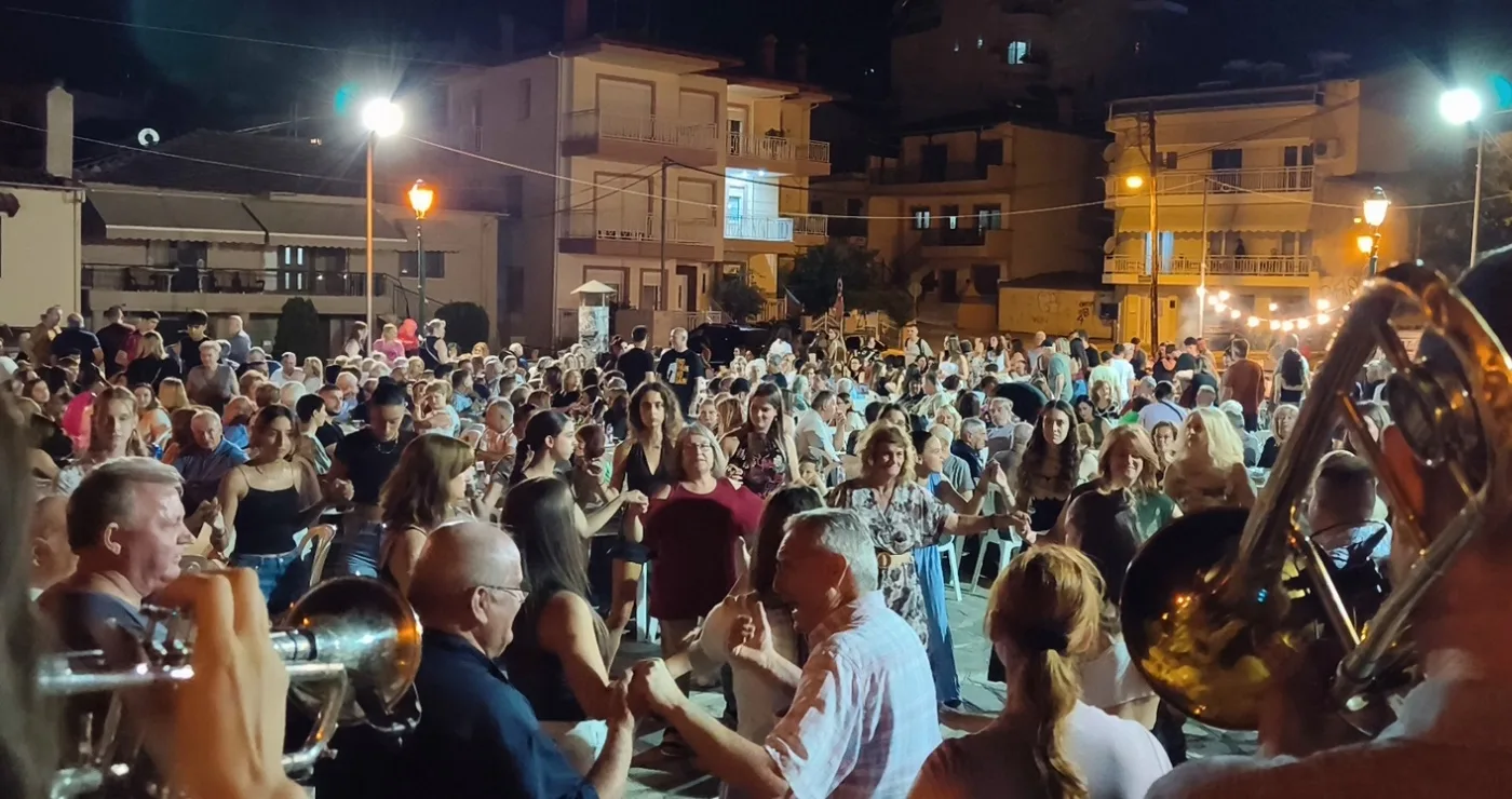 Κοζάνη: Κέφι, χορός και παράδοση στη Σκ’ρκα – Πλήθος κόσμου στο πανηγύρι για την εορτή του Αγίου Νικάνορα (Φωτογραφίες & βίντεο)