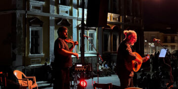 Με τους «Αποσπερίτες» συνεχίστηκε το «Πολιτιστικό Καλοκαίρι 2026» του Δήμου Φλώρινας (φωτογραφίες)