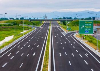 Λάρισα-Αθήνα: Γιατί ο Ε65 κερδίζει έδαφος έναντι του ΠΑΘΕ – Τα έργα που αλλάζουν τη διαδρομή