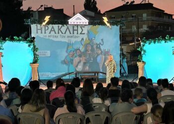 H θεατρική παράσταση «Ηρακλής – Ο ήρωας των θνητών», παρουσιάστηκε στο Αμύνταιο