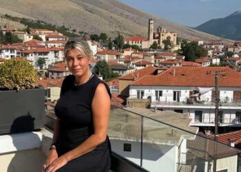 Άννα Καραμανλή: “Καλημέρα από την ιστορική Σιάτιστα. Ένας πανέμορφος ορεινός προορισμός που μπορείς να επισκεφτείς όλο το χρόνο”