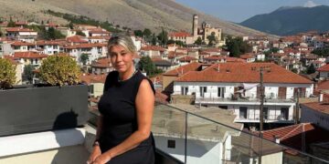 Άννα Καραμανλή: “Καλημέρα από την ιστορική Σιάτιστα. Ένας πανέμορφος ορεινός προορισμός που μπορείς να επισκεφτείς όλο το χρόνο”