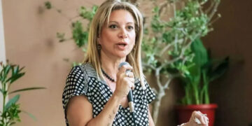 Παραπολιτικά για Καρυστιανού στην Κοζάνη: «Ολίγον αλαζονική» η στάση της