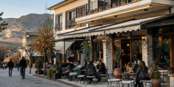 Δυτική Μακεδονία: Άνοδος του τζίρου στα καταλύματα, πιέσεις στην εστίαση σε Κοζάνη και Καστοριά