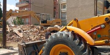 Πτολεμαΐδα: Κατεδαφίστηκε παλιό κτίσμα στην περιοχή της Αγίας Τριάδας – Στη θέση της να ανεγερθεί νέα οικοδομή