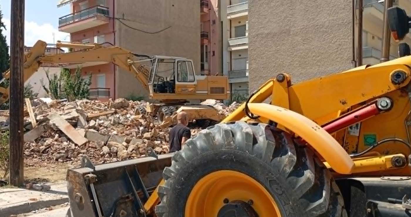 Πτολεμαΐδα: Κατεδαφίστηκε παλιό κτίσμα στην περιοχή της Αγίας Τριάδας – Στη θέση της να ανεγερθεί νέα οικοδομή