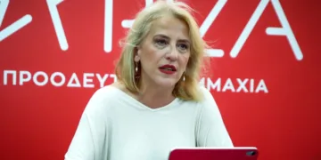 Η Δούρου διέγραψε την Κασιμάτη και ζητά από τη Γεροβασίλη να παραδώσει την έδρα, με 10 βουλευτές μένει ο ΣΥΡΙΖΑ