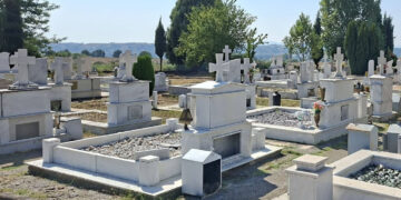 Εθελοντικός καθαρισμός στα κοιμητήρια της Ολυμπιάδας– Μεγάλη η ανταπόκριση των κατοίκων στο κάλεσμα της Κοινότητας
