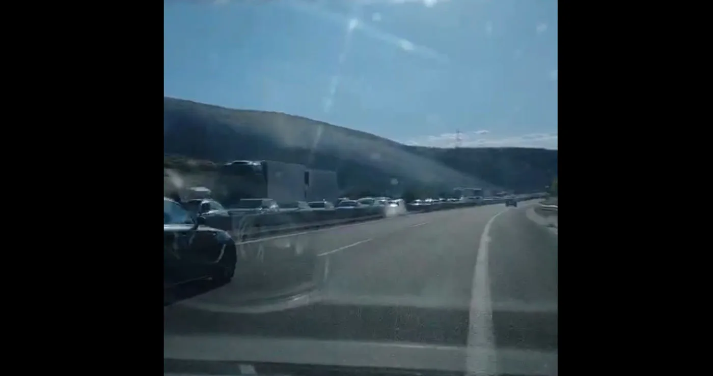 Κοζάνη: Μεγάλη αναμονή στα διόδια Πολυμύλου – Οδηγοί επιλέγουν την Καστανιά για να αποφύγουν την ουρά
