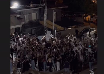 Πλατάνια Κοζάνης: Το γλέντι «άναψε» για τα καλά – Καρέκλες και τραπέζια στον αέρα