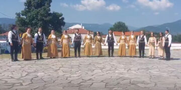 Από την Αργυρούπολη στο Καρς και από εκεί στη Φλώρινα – Τίμησαν την Παναγία τη Λάλογλη και τη μνήμη των Καρσλήδων στο Μεσονήσι