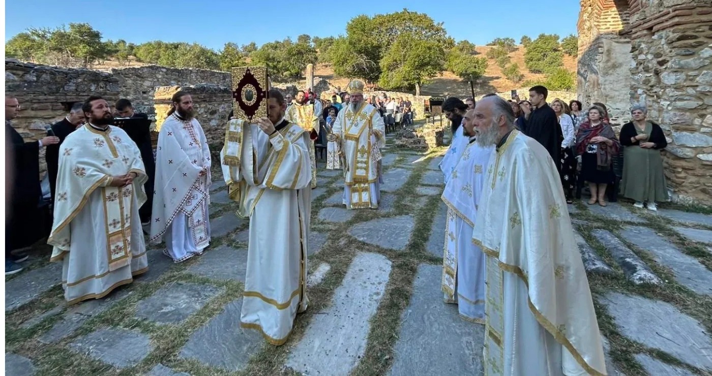 Αρχιερατική Θεία Λειτουργία στη Βασιλική του Αγίου Αχιλλίου Πρεσπών για τα 1.400 χρόνια του Ακαθίστου Ύμνου
