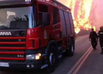 Γρεβενά: Πυροσβεστικό όχημα και πλήρωμα στη Χαλκιδική για τη μεγάλη φωτιά