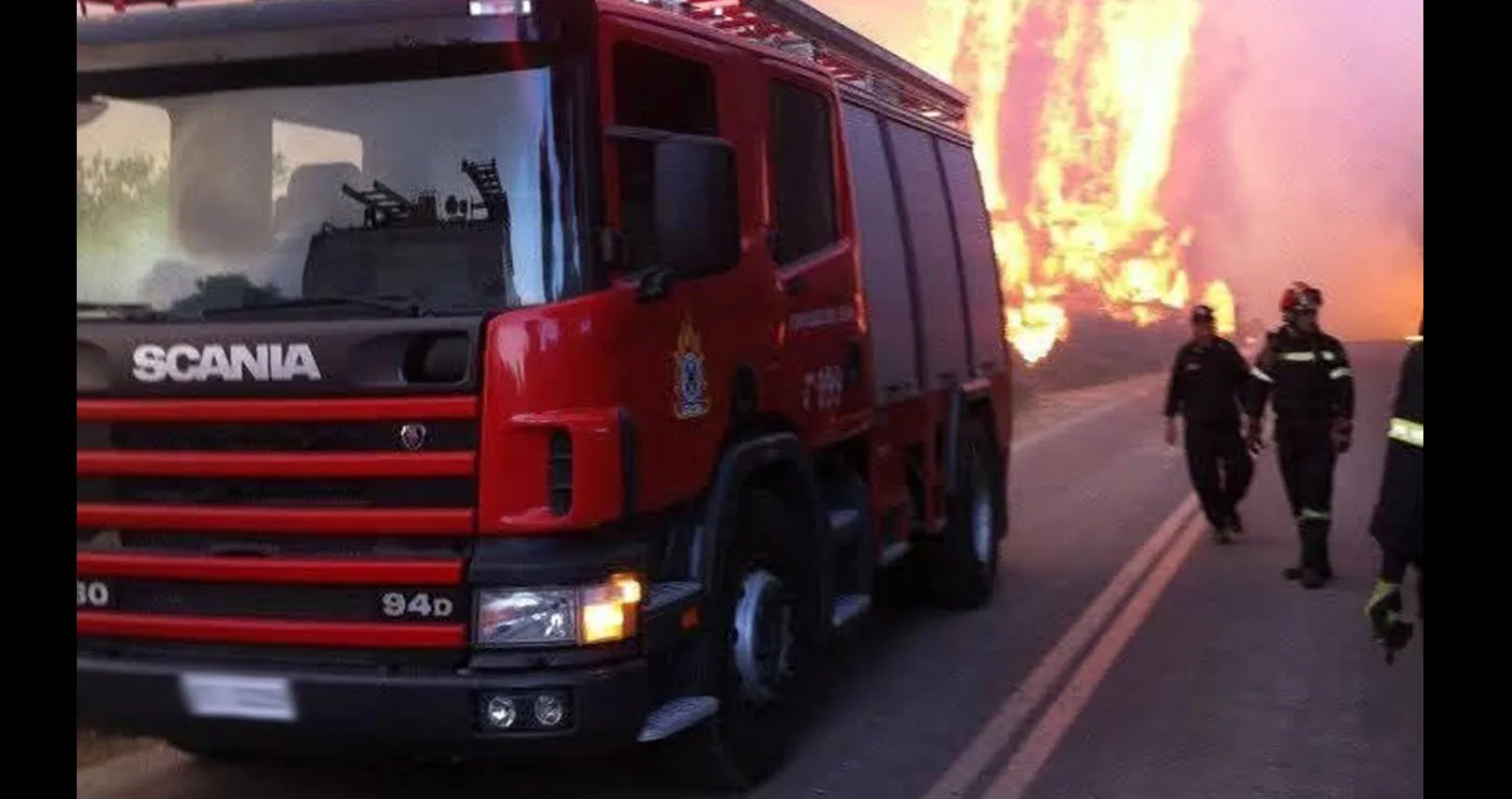 Γρεβενά: Πυροσβεστικό όχημα και πλήρωμα στη Χαλκιδική για τη μεγάλη φωτιά