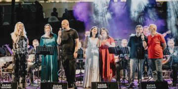 Ρεμπέτικα και λαϊκά τραγούδια που όλοι αγαπήσαμε, παρουσιάστηκαν στην κεντρική πλατεία Κοζάνης