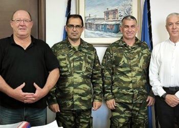 Ο νέος  Στρατοπεδάρχης του Στρατοπέδου Παπαπέτρου στον Δήμαρχο Αμυνταίου