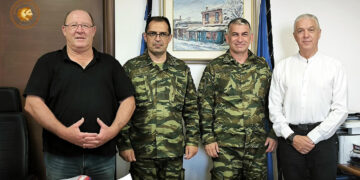 Ο νέος  Στρατοπεδάρχης του Στρατοπέδου Παπαπέτρου στον Δήμαρχο Αμυνταίου