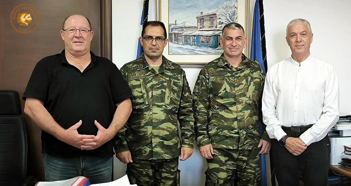 Ο νέος  Στρατοπεδάρχης του Στρατοπέδου Παπαπέτρου στον Δήμαρχο Αμυνταίου
