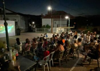 Αναρράχη: Μια υπέροχη βραδιά στην πλατεία με θερινό σινεμά (φωτο)