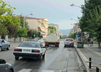 Στους δρόμους της Πτολεμαΐδας το βυτίο του Δήμου Εορδαίας για την αντιμετώπιση του καύσωνα (της Κούλας Πουλασιχίδου)