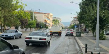 Στους δρόμους της Πτολεμαΐδας το βυτίο του Δήμου Εορδαίας για την αντιμετώπιση του καύσωνα (της Κούλας Πουλασιχίδου)