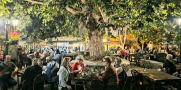 «Βούλιαξε» η Βλάστη το Δεκαπενταύγουστο – Το τουριστικό brand της Εορδαίας, που κερδίζει κάθε χρόνο όλο και περισσότερους επισκέπτες! (ρεπορτάζ της Κούλας Πουλασιχίδου)