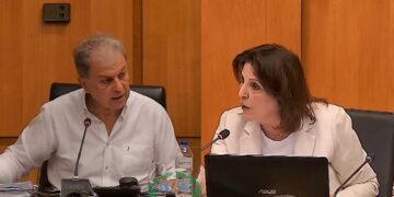 «Θεσμική αδράνεια απέναντι στον Πρωθυπουργό»- Πύρα Ζεμπιλιάδου σε Αμανατίδη για την υποδοχή Μητσοτάκη- Πως εξήγησε το «εξοχότατε» ο Περιφερειάρχης: «Δεν έχω ανάγκη να υποστηρίξω τον Πρωθυπουργό