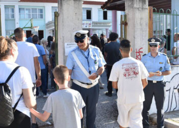 Στα σχολεία της Δυτικής Μακεδονίας η ΕΛ.ΑΣ. για την οδική ασφάλεια – Ενημερωτικά φυλλάδια σε μαθητές και γονείς