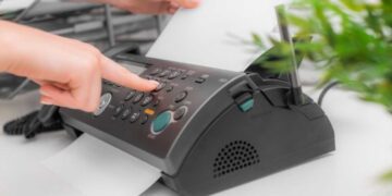 Για να στείλει FAX: Επιστήμονας από την Πτολεμαΐδα έψαχνε απεγνωσμένα συσκευή – Απίστευτο κι όμως ελληνικό