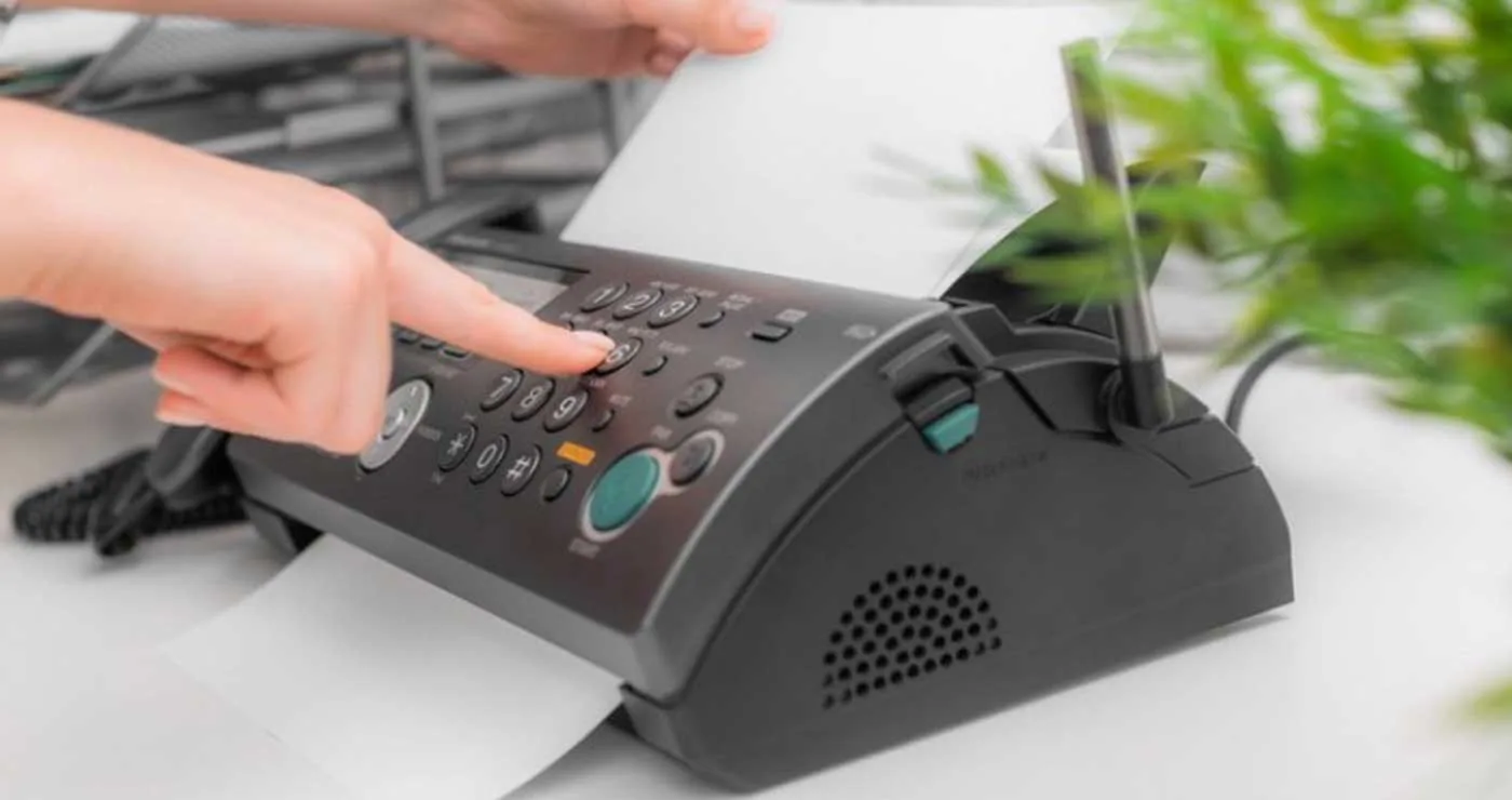 Για να στείλει FAX: Επιστήμονας από την Πτολεμαΐδα έψαχνε απεγνωσμένα συσκευή – Απίστευτο κι όμως ελληνικό