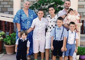 Φεύγει από τη Φουρνά η πολύτεκνη οικογένεια που μετακόμισε πρώτη εκεί και άνοιξε μαγαζί