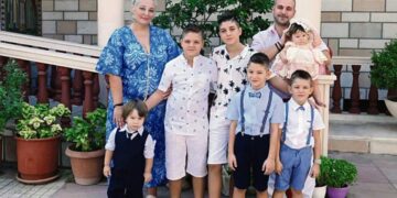 Φεύγει από τη Φουρνά η πολύτεκνη οικογένεια που μετακόμισε πρώτη εκεί και άνοιξε μαγαζί
