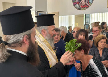 Από τον  Σεβασμιώτατο Μητροπολίτη κ.κ.Ειρηναίο ο Αγιασμός,  για την έναρξη  των  συσσιτίων  του “Καλού Σαμαρείτη” Πτολεμαΐδας (Ρεπορτάζ της Κούλας Πουλασιχίδου)