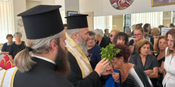 Από τον  Σεβασμιώτατο Μητροπολίτη κ.κ.Ειρηναίο ο Αγιασμός,  για την έναρξη  των  συσσιτίων  του “Καλού Σαμαρείτη” Πτολεμαΐδας (Ρεπορτάζ της Κούλας Πουλασιχίδου)