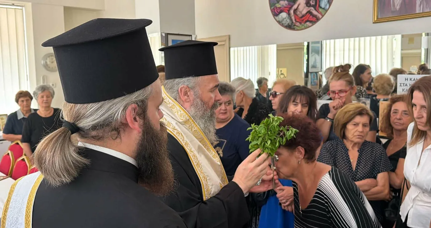 Από τον  Σεβασμιώτατο Μητροπολίτη κ.κ.Ειρηναίο ο Αγιασμός,  για την έναρξη  των  συσσιτίων  του “Καλού Σαμαρείτη” Πτολεμαΐδας (Ρεπορτάζ της Κούλας Πουλασιχίδου)