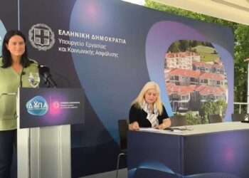 Κυρακαλή Γρεβενών: Δέκα νέα σπίτια στους δικαιούχους Εργατικών Κατοικιών, μετά από 23 χρόνια αναμονής, παρέδωσε η Νίκη Κεραμέως