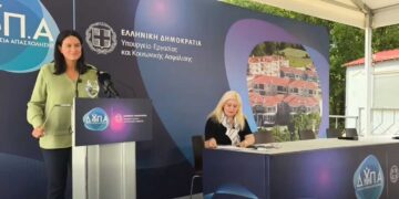 Κυρακαλή Γρεβενών: Δέκα νέα σπίτια στους δικαιούχους Εργατικών Κατοικιών, μετά από 23 χρόνια αναμονής, παρέδωσε η Νίκη Κεραμέως
