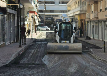 Πτολεμαΐδα: Μπαίνει εκ νέου άσφαλτος στην οδό Κοροξένης λόγω αστοχιών – Στο δρόμο υπήρχαν φθορές