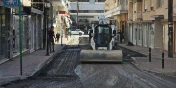 Πτολεμαΐδα: Μπαίνει εκ νέου άσφαλτος στην οδό Κοροξένης λόγω αστοχιών – Στο δρόμο υπήρχαν φθορές