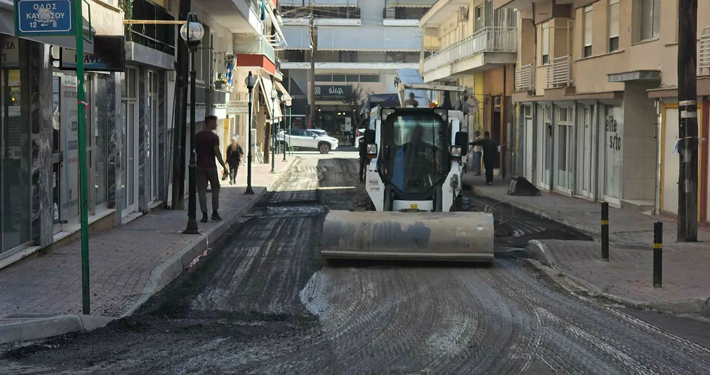 Πτολεμαΐδα: Μπαίνει εκ νέου άσφαλτος στην οδό Κοροξένης λόγω αστοχιών – Στο δρόμο υπήρχαν φθορές