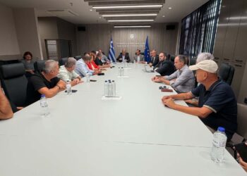 Κώτσηρας: «Κανένας πολίτης να μη στερείται πρόσβασης στο συγκοινωνιακό έργο»- Τι ειπώθηκε στη σύσκεψη με εκπροσώπους σχολών οδηγών, ΚΤΕΛ Αστικών και το πρόβλημα με τα ταξί της… Αλβανίας